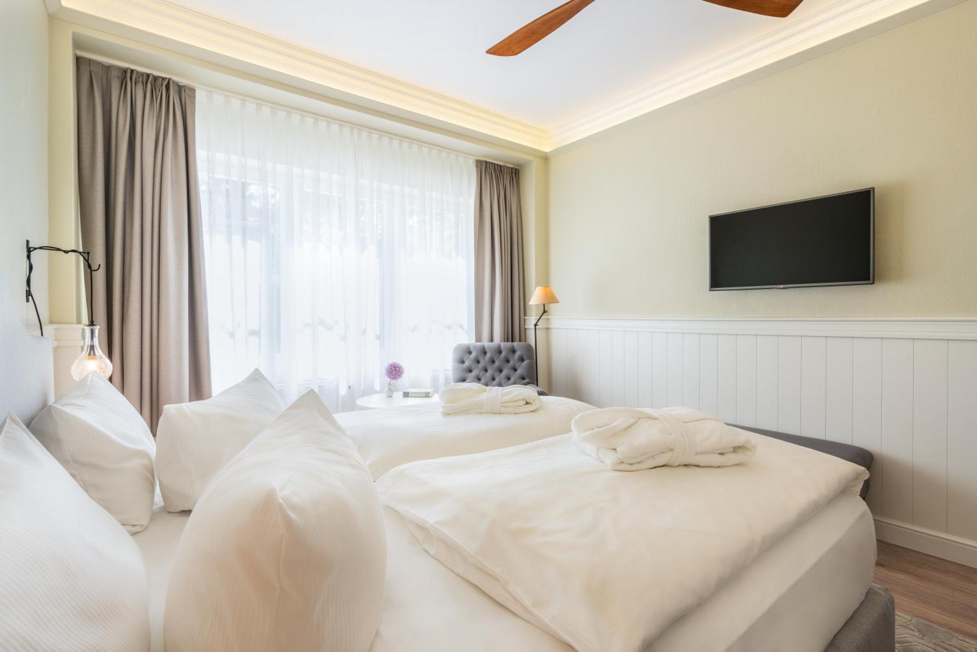 ชตรันด์โฮเทล อาลเบค Hotel Ahlbeck  ภายนอก รูปภาพ